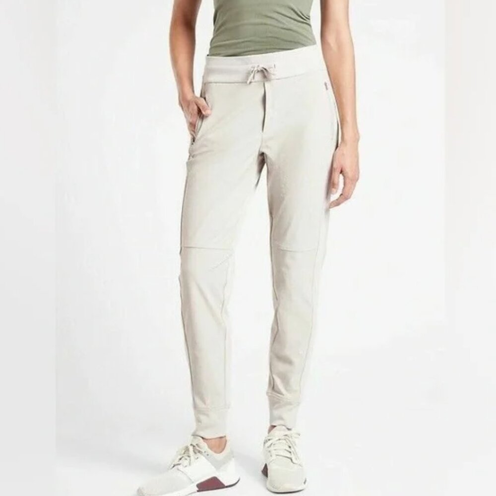 Athleta Headlands Hybrid Trek Mid Rise Jogger - Size 8 NWT